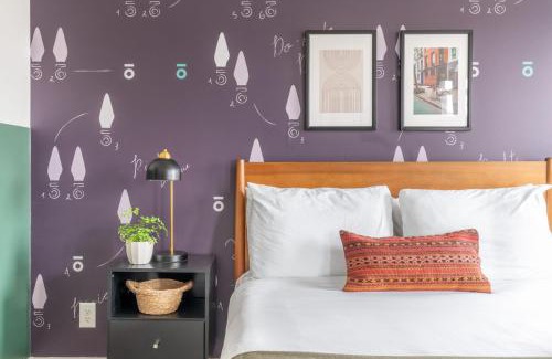 Buena Vista House | Sleeps 36 3 Homes Minutes to DowntownBroadway 12BDR Group Getaway in Nash