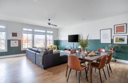Buena Vista House | Sleeps 36 3 Townhomes 12BDR Mins to DT Broadway Painted Ladies Nashville