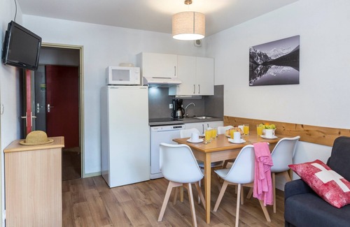 Saint-Sorlin-d'Arves Apartment | Sleeps 4! Alpine Paradise | Studio Cabin