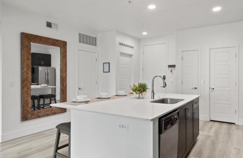 Desert View Village Apartment | Sleeps 4 -Golf-Dine-Swim-Self Checkin-State Fair S325