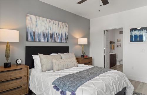 Desert View Village Apartment | Sleeps 4 -Golf-Dine-Swim-Self Checkin-State Fair S325