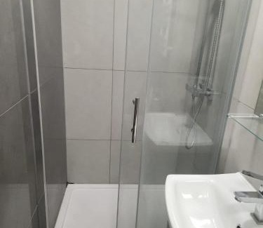 Golders Green Apartment | Sleeps 4 Modern Studio Golders Green NW11