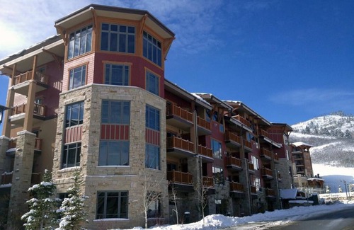The Timbers Condo | Sleeps 4, Presidents Week, Ski In/Out, Pool, Lux, Concierge, Sunrise Lodge