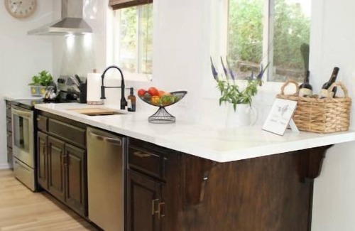 Fallbrook Cottage | Sleeps 4. Private casita in the country.