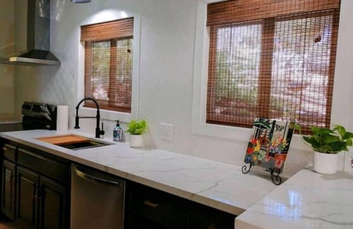 Fallbrook Cottage | Sleeps 4. Private casita in the country.