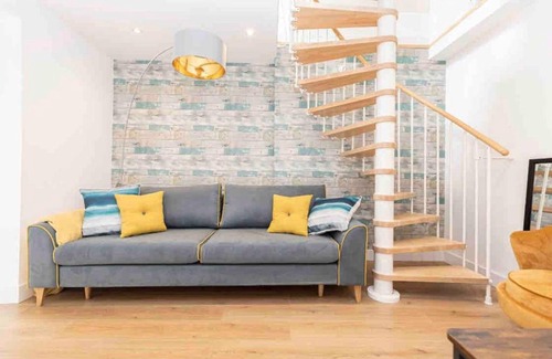 New Forest District Apartment | Sleeps 4 The Lovely Lymington Lock off