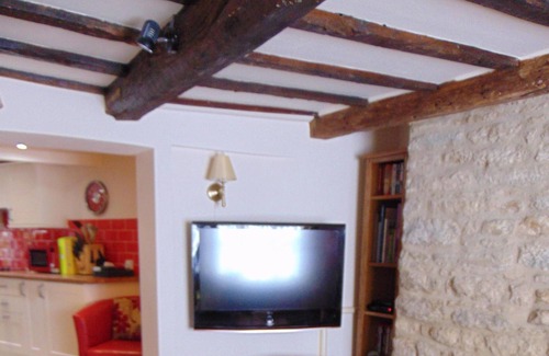 Woodstock Cottage | Sleeps 5. A modernised 17C cottage in the centre of the historic town of Woodsto