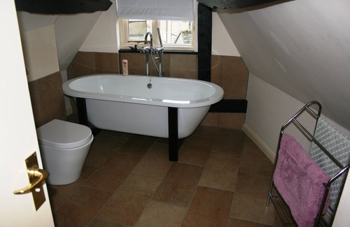 Woodstock Cottage | Sleeps 5. A modernised 17C cottage in the centre of the historic town of Woodsto