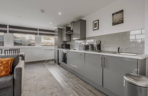 Yeadon Apartment | Sleeps 5 l Travelers l Business