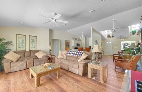 Rotonda Lakes Villa | Sleeps 6, FULL refund*, heated pool