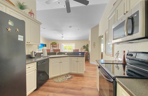 Rotonda Lakes Villa | Sleeps 6, FULL refund*, heated pool