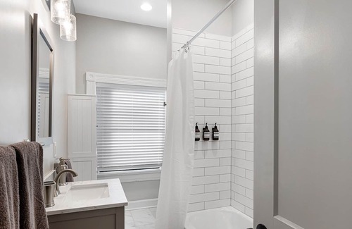 Clifton House | Sleeps 6-Fully Renovated Historic Home