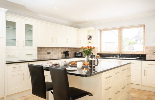 Aviemore House | sleeps 6 in 1 double bedroom, 1 twin (or superking), 1 full size bunk bed.