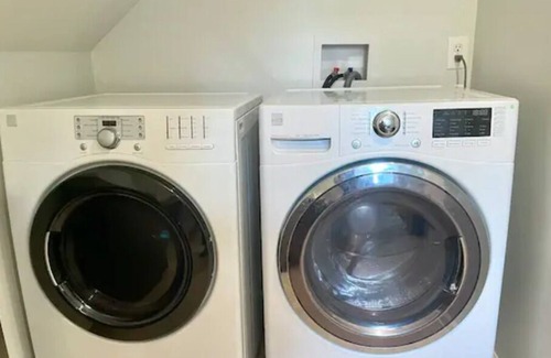 Franklin House | Sleeps 6! Newly Remodeled 1bd/1ba Apt in Franklin!