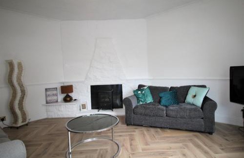 Whitley Bay House | Sleeps 6 - Parking - Fast Wifi - Dogs Welcome