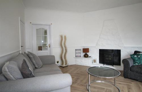 Whitley Bay House | Sleeps 6 - Parking - Fast Wifi - Dogs Welcome