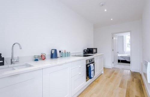 Otley Apartment | Sleeps 6, Stylish Apartment, Perfect For Groups, Long Term Disc