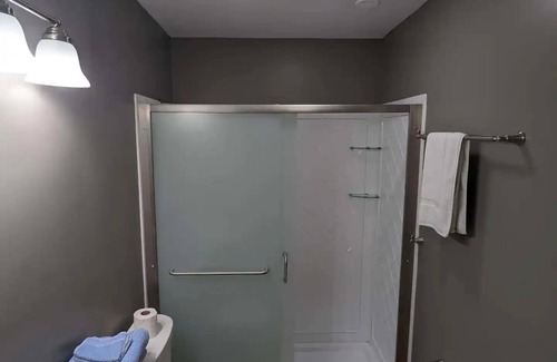Knoxville Apartment | Sleeps 7, value packed, 2 baths, comfy