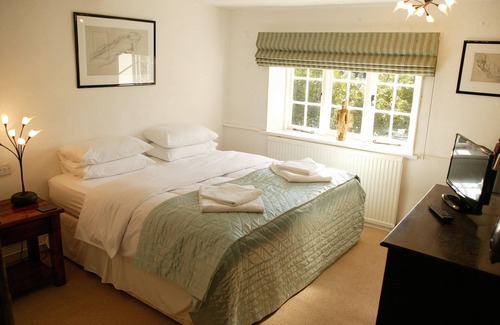 Ashford Other | Sleeps 8 (+2) Private Tennis Court and Games Room, Rural, Pet welcome.