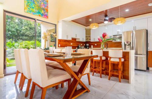 Parrita House | Sleeps 8-beachfront-private Pool-wildlife-100mb