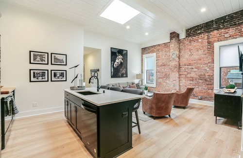 Shelbyville Apartment | Sleeps 8 /Bourbon Trail /Derby Destination
