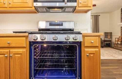 Buford House | Sleeps 8, Lake Lanier Hidden Gem, Miles from Mall of Georgia