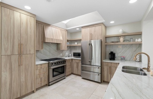 Coronado House | Sleeps 8 | Pool | Centrally Located Oasis