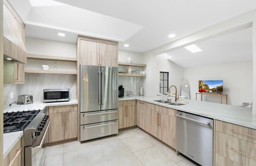Coronado House | Sleeps 8 | Pool | Centrally Located Oasis