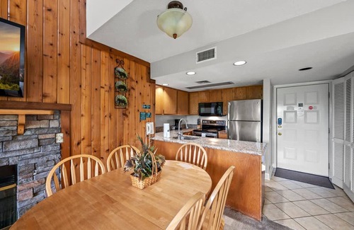 Gatlinburg - Pigeon Forge Apartment | Sleeps 8 Pool Playground Mountain Views Hot Tub