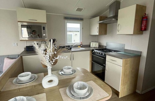 Morecambe Cabin | Sleeps 8-sea View-pets-pool-parking