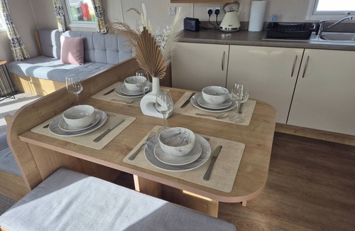 Morecambe Cabin | Sleeps 8-sea View-pets-pool-parking