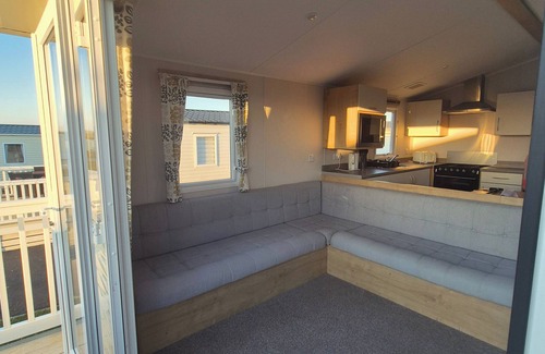 Morecambe Cabin | Sleeps 8-sea View-pets-pool-parking