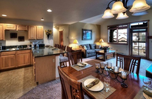 Four O'Clock Apartment | Sleeps 8, Spacious 2 bed 2 bath apartment in Ski-in/out resort.