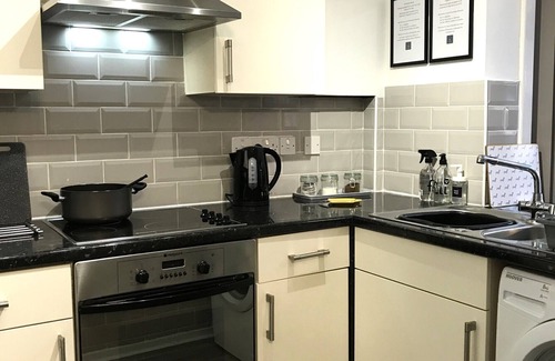 Preston House | Sleeps up to 7, Parking, Office, Preston Nr M6/m65