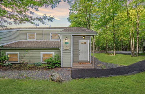 Lake Harmony House | sleeps up to 8 people. 5 mins from ski resort, sauna&fireplace!