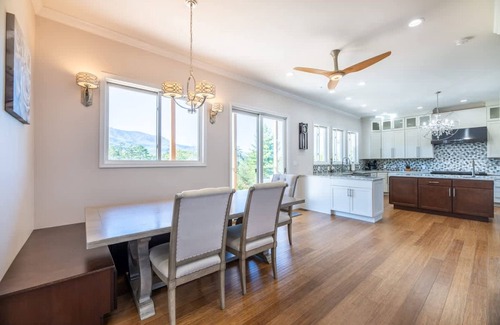 Gatlinburg - Pigeon Forge House | Sleeps12 Pet Friendly 2 Hottubs Views Full Kitchen
