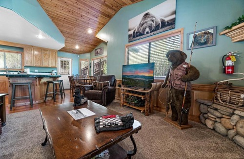 Upper Moonridge House | Sleepy Bear Lodge