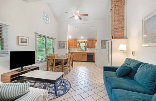 South Haven Cabin | Sleepy Hollow Beach Resort introduces Stonebridge 37