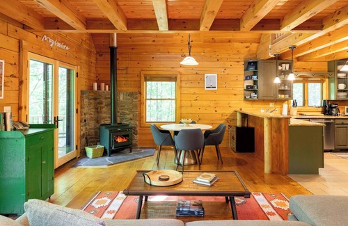 Athens House | Sleepy Hollow Lake: Lakefront Cabin +HOA Amenities