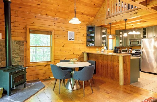 Athens House | Sleepy Hollow Lake: Lakefront Cabin +HOA Amenities