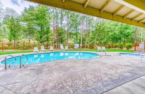 Bass Lake Apartment | Slide Creek Retreat