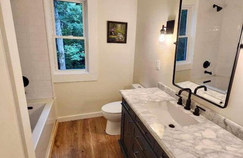 Old Fort House | Sliding Rock -A Creekside Cottage w7 acres, Waterfalls & Hiking