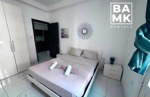San Gwann Apartment | Sliema Modern 2 Bedroom Apartment 1 Minute from the Promenade