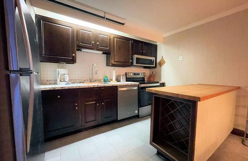 Bromley Mountain Condo | Slopeside 1-Bedroom Condo at Bromley's Bower House