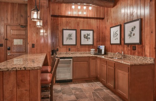 Seven Springs Apartment | Slopeside Hotel by Seven Springs Resort