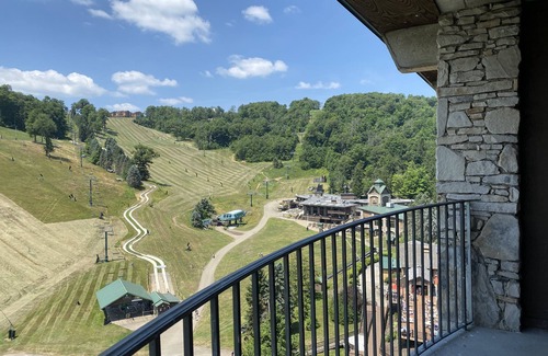 Seven Springs Apartment | Slopeside Hotel by Seven Springs Resort