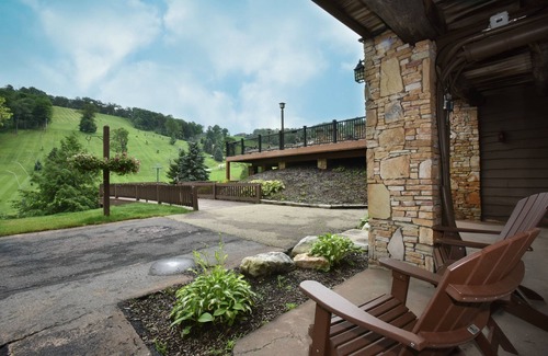 Seven Springs Apartment | Slopeside Hotel by Seven Springs Resort