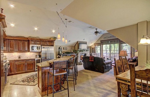 Breckenridge Cabin | Slopeside Penthouse, onsite firepit, hot tubs, gondola to town, ski locker
