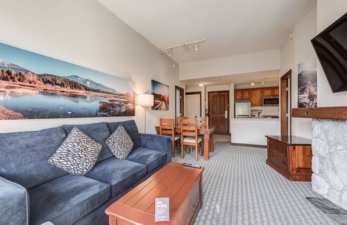 Upper Village Apartment | Slopeside Views | Ski-in/Ski-out | Hot Tub Access