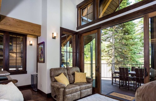 Whitefish Ski Chalet | SLOPESIDE with PRIVATE Hot Tub-just 30' from the slope! 2 Bdm/2 Bath, Luxury Ski-in/Ski-out Treeh...